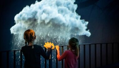 Børn får det til at regne i Livets træ i Naturkraft