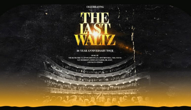 En plakat, der viser teksten "The Last Waltz" i guldbogstaver og en scene i baggrunden.